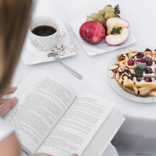 Гастроэнтеролог про вредные привычки во время приема пищи