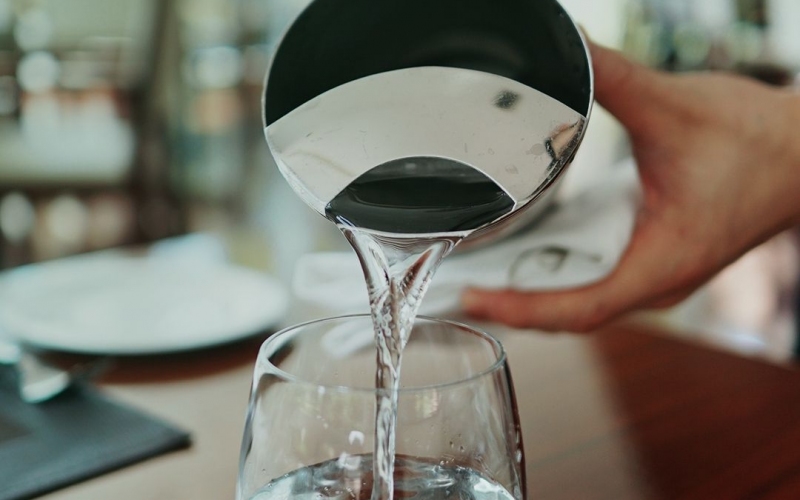 Сколько пить воды при камнях в почках?